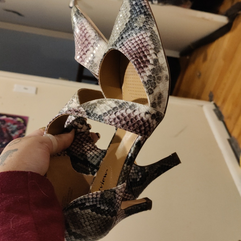 Comfort View Heels